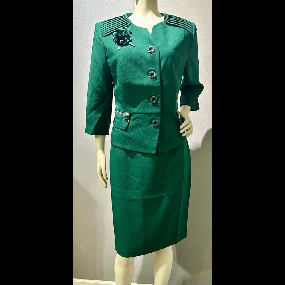 Chic Emerald Skirt Set with Button Detail